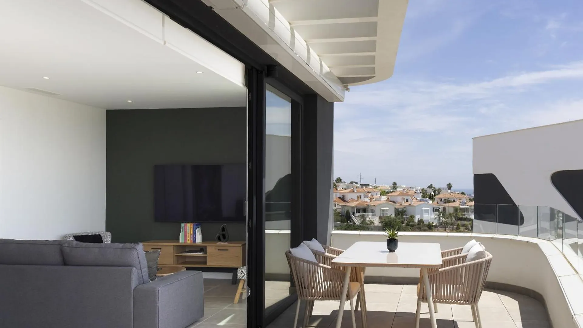 Panorama Top Floor Apartment In Higueron Fuengirola