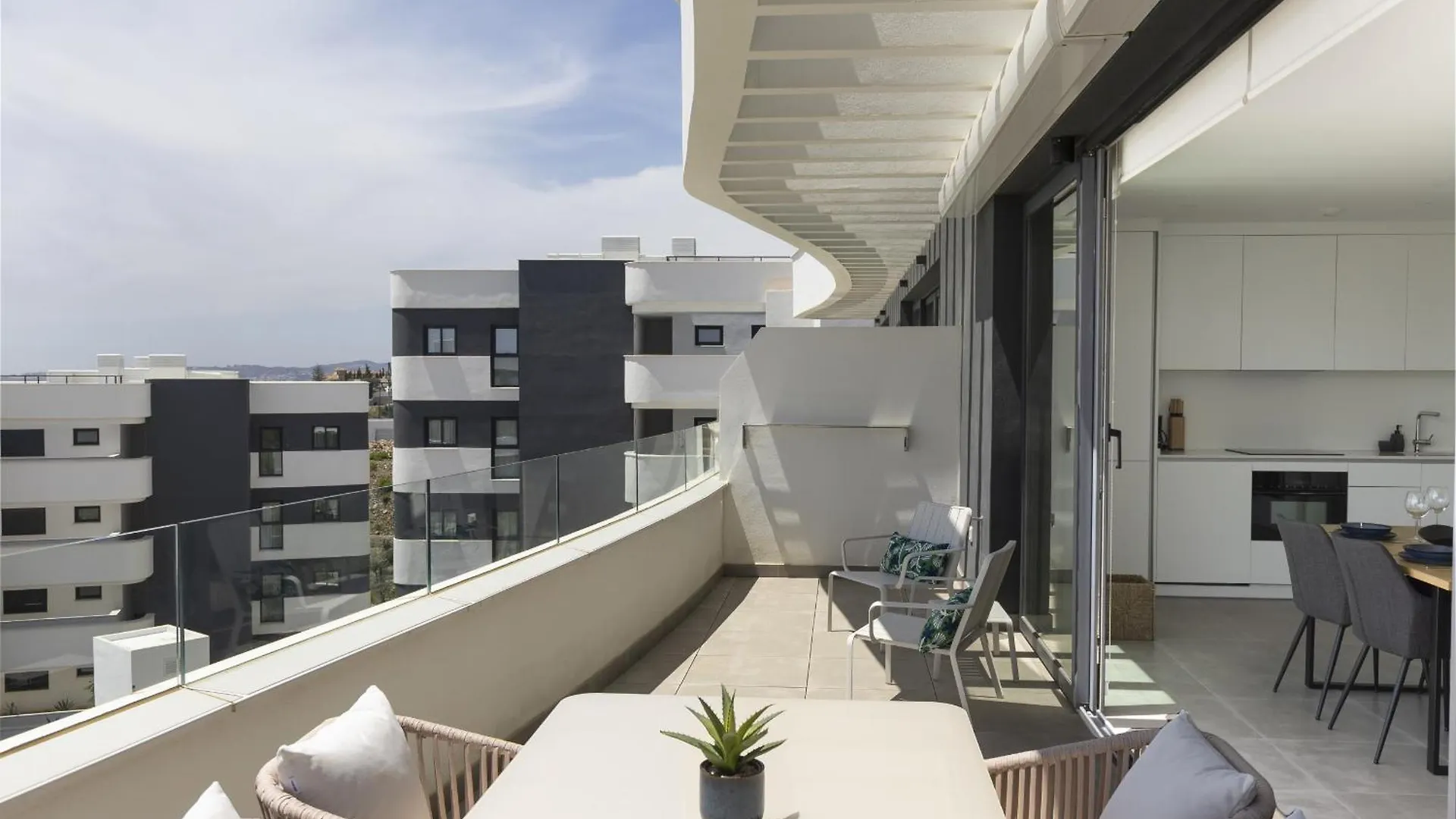 Panorama Top Floor Apartment In Higueron Fuengirola